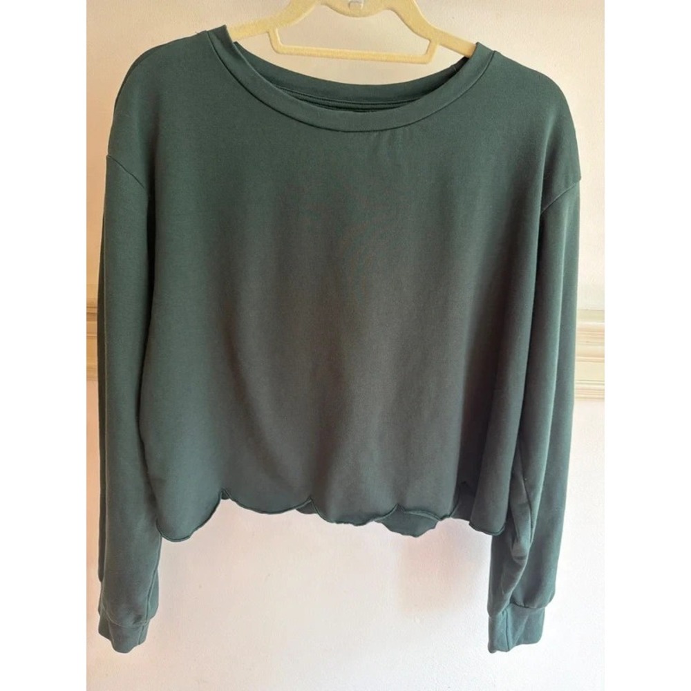 Women's Long Sleeved Crop Top with Scalloped Bottom